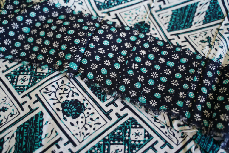  Batik  Coton Paris Pekalongan Java fleuri bleu  noir 